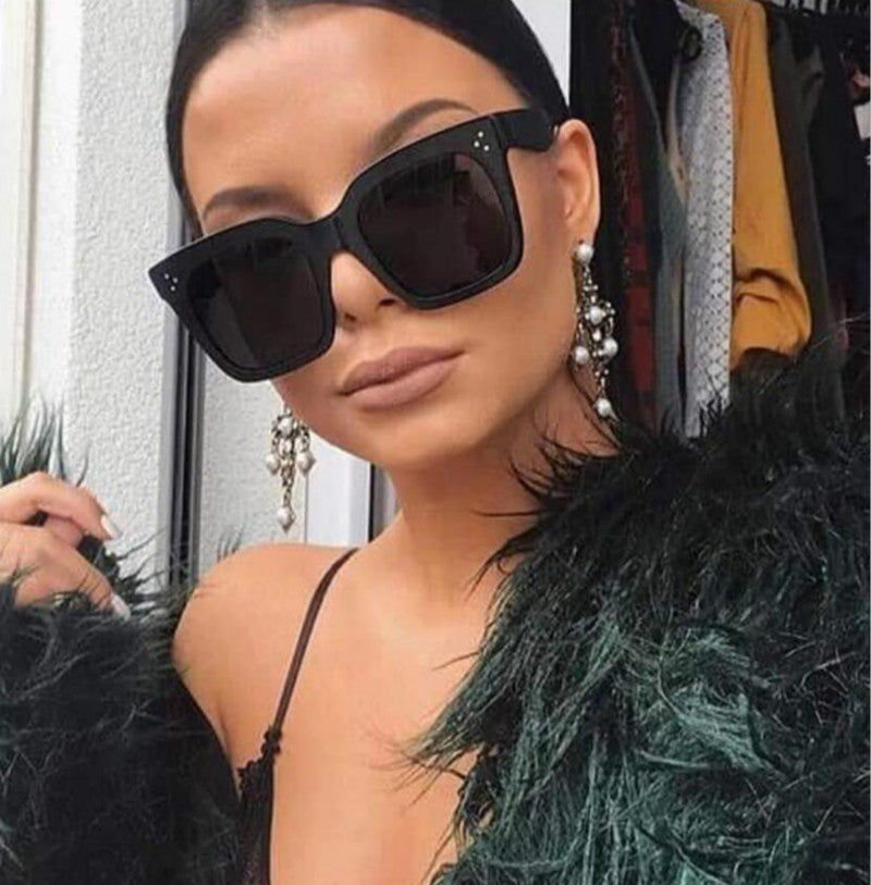 2020 Kim Kardashian sunglasses lady Top flat glasses Lunette Femme women luxury brand sunglasses women Rivet sun Glasse UV400
